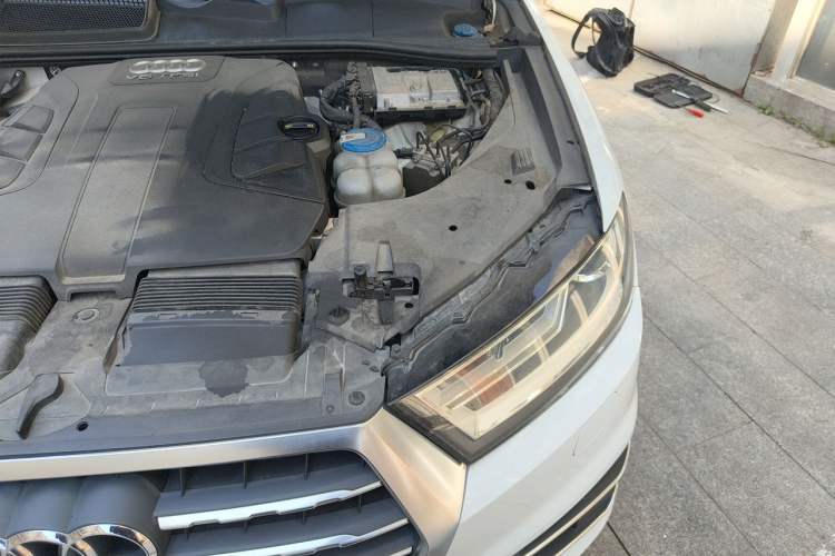 Used Audi Q7 2016 45 TFSI Technology Edition Engine Bay Left
