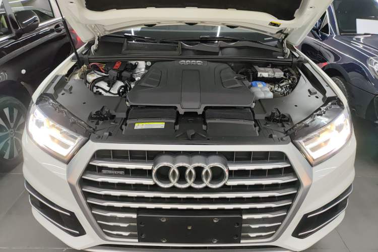 Used Audi Q7 2016 45 TFSI Technology Edition Engine Bay