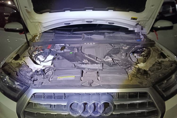 Used Audi Q7 2016 40 TFSI 7 seats Engine Bay