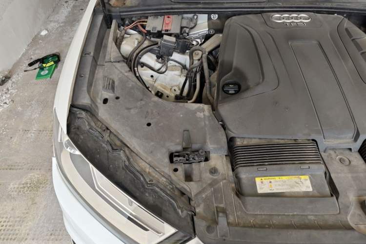 Used Audi Q7 2016 40 TFSI Comfort Model Engine Bay Right