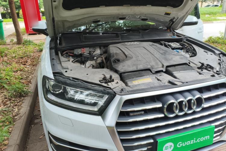 Used Audi Q7 2016 40 TFSI Comfort Model Engine Bay Right