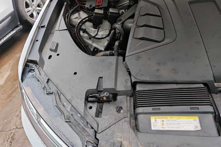 Used Audi Q7 2016 45 TFSI S line Sport Edition Engine Bay Right