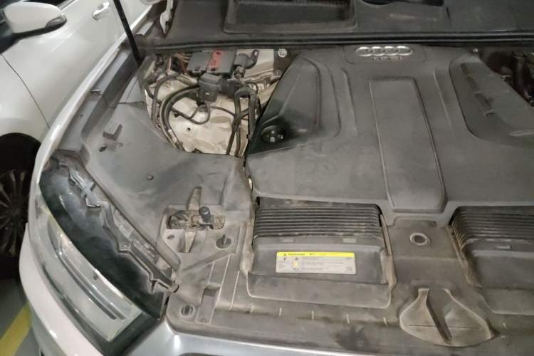 Used Audi Q7 2016 40 TFSI Comfort Model Engine Bay Right