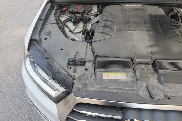 Used Audi Q7 2016 45 TFSI Technology Edition Engine Bay Right