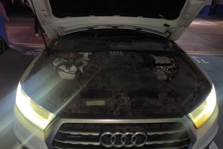 Used Audi Q7 2016 45 TFSI Technology Edition Engine Bay