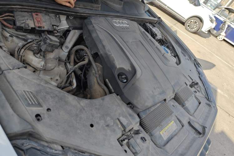 Used Audi Q7 2016 40 TFSI Comfort Model Engine Bay