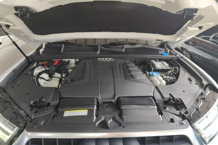 Used Audi Q7 2016 40 TFSI Comfort Model Engine Bay