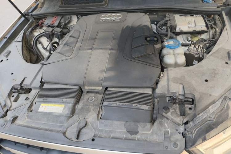 Used Audi Q7 2016 45 TFSI Technology Edition Engine Bay