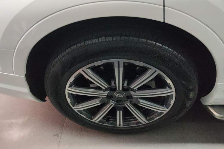 Used Audi Q7 2016 45 TFSI Technology Edition Exterior 5