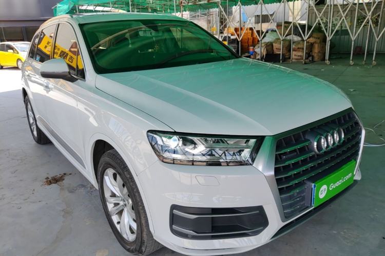 Used Audi Q7 2016 40 TFSI Comfort Model Front Right 45 Deg