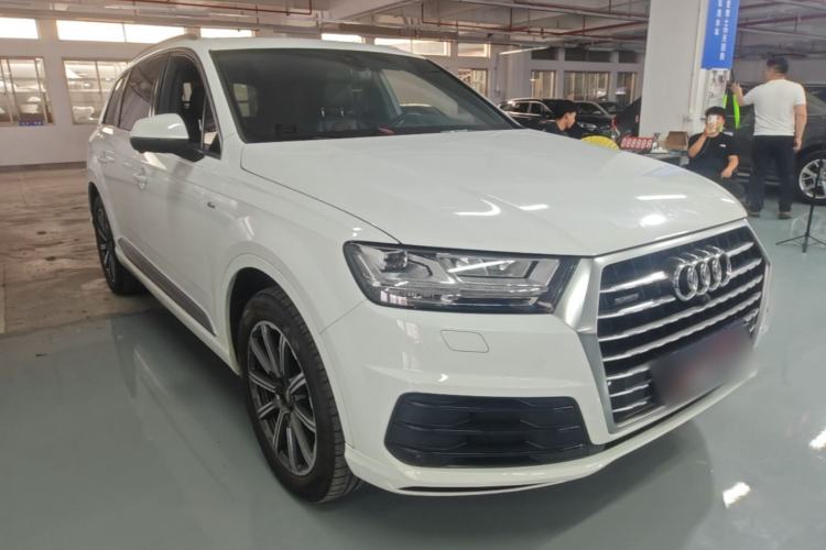 Used Audi Q7 2016 45 TFSI S line Sport Edition Front Right 45 Deg