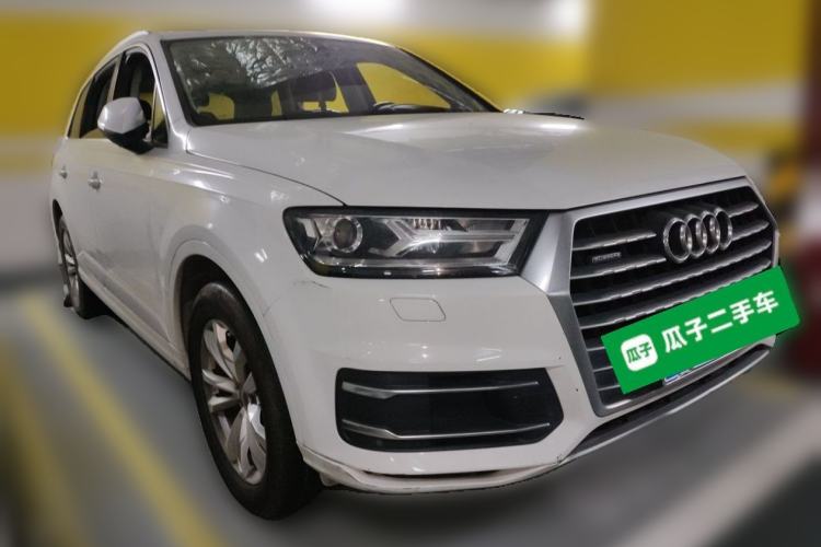 Used Audi Q7 2016 40 TFSI Comfort Model Front Right 45 Deg