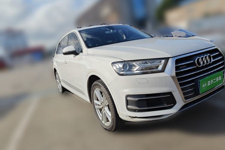 Used Audi Q7 2016 40 TFSI Comfort Model Front Right 45 Deg
