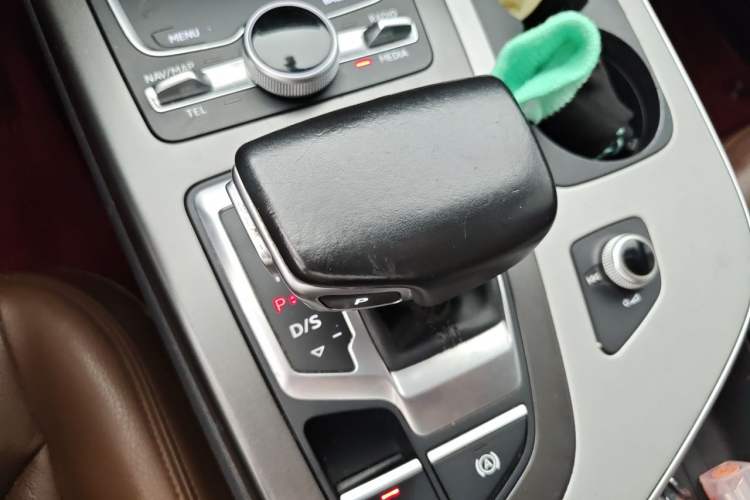 Used Audi Q7 2016 40 TFSI Comfort Model Gear Lever