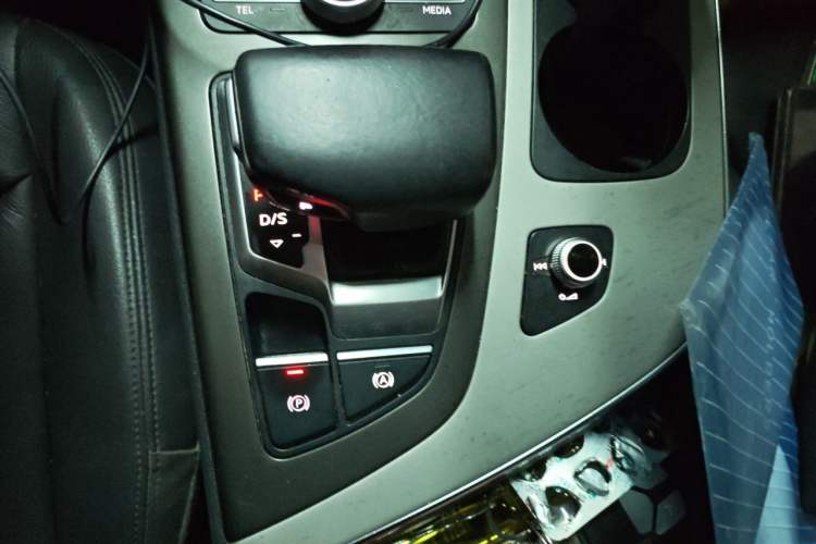 Used Audi Q7 2016 45 TFSI Technology Edition Gear Lever