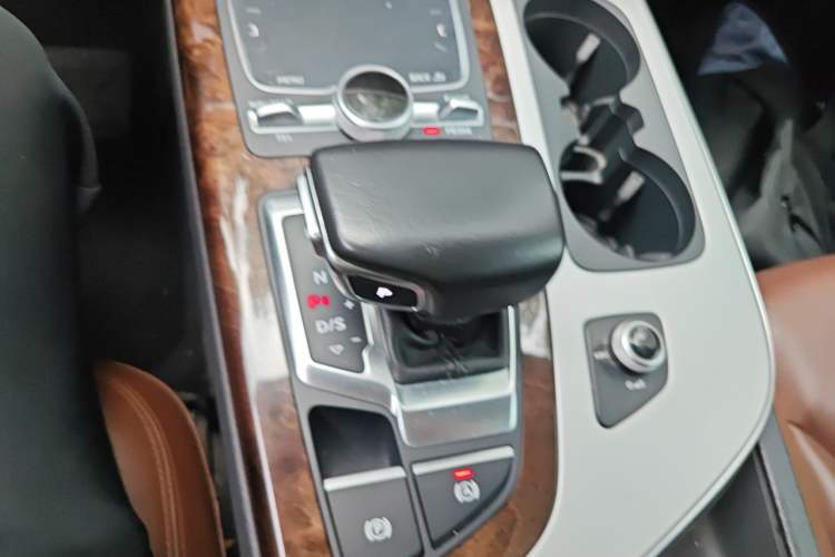 Used Audi Q7 2016 45 TFSI S line Sport Edition Gear Lever
