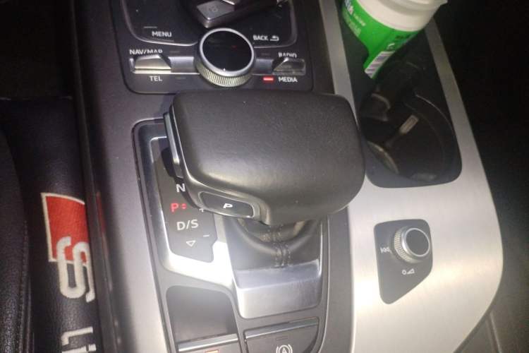 Used Audi Q7 2016 40 TFSI Comfort Model Gear Lever