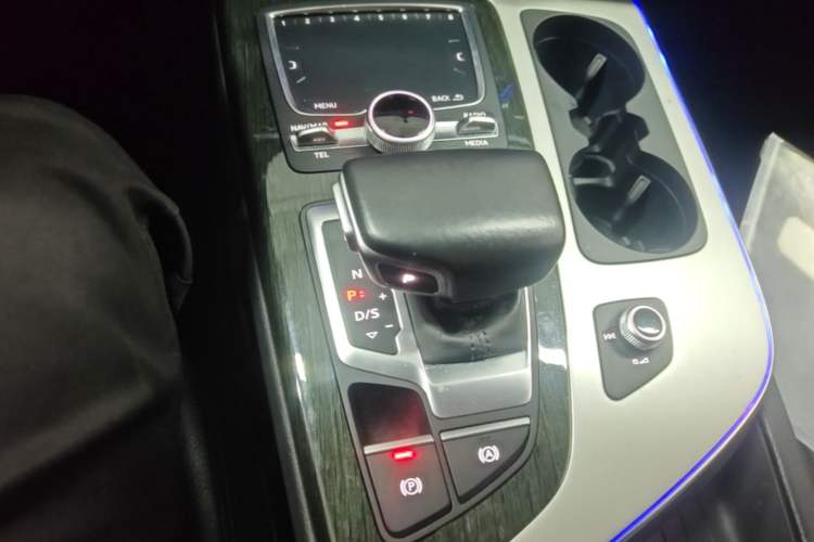 Used Audi Q7 2016 45 TFSI S line Sport Edition Gear Lever