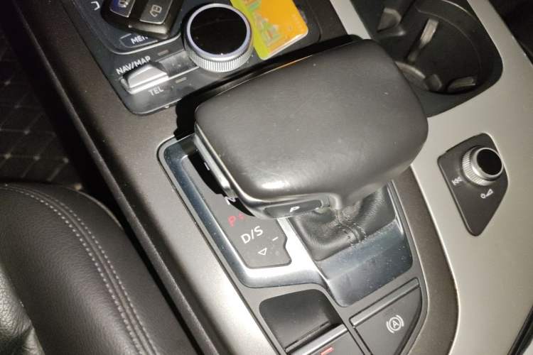 Used Audi Q7 2016 40 TFSI Comfort Model Gear Lever