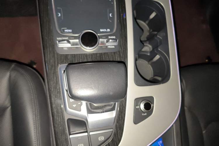 Used Audi Q7 2016 45 TFSI Technology Edition Gear Lever