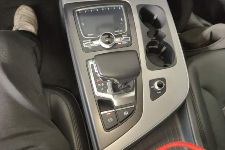 Used Audi Q7 2016 40 TFSI Comfort Model Gear Lever