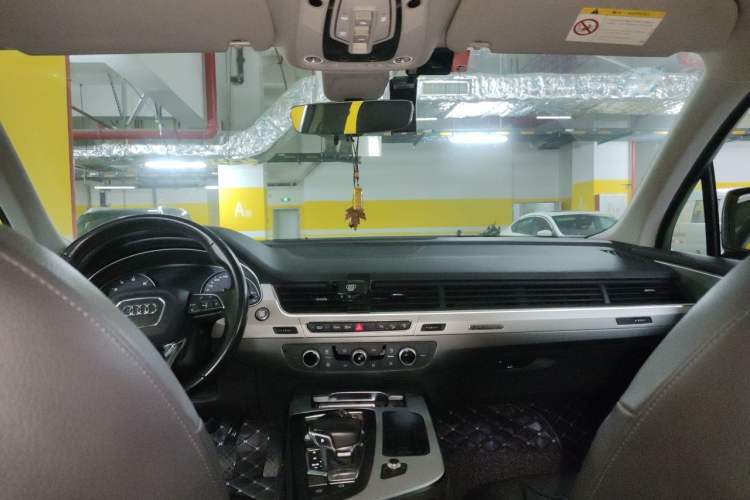 Used Audi Q7 2016 40 TFSI Comfort Model Headliner