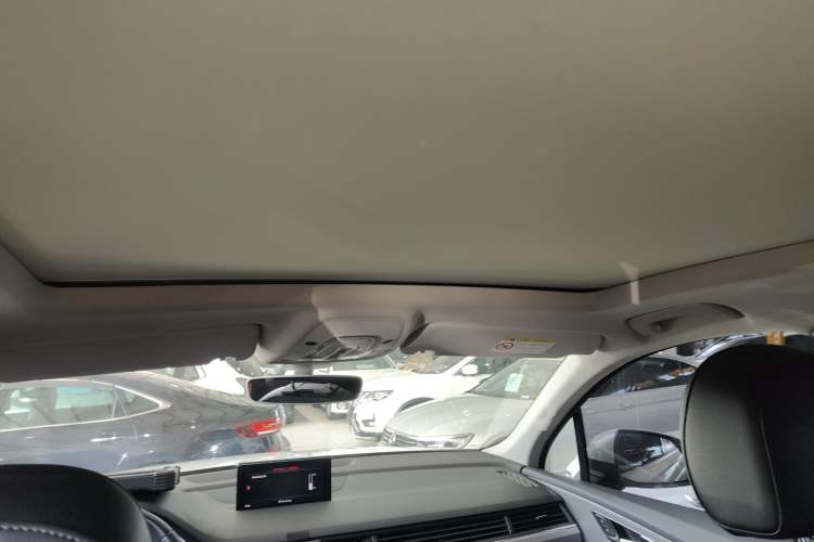 Used Audi Q7 2016 40 TFSI Comfort Model Headliner