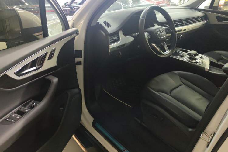 Used Audi Q7 2016 40 TFSI S line Sport Edition Interior 3