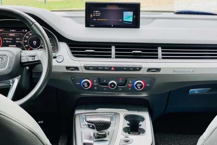 Used Audi Q7 2016 45 TFSI Technology Edition Interior 4