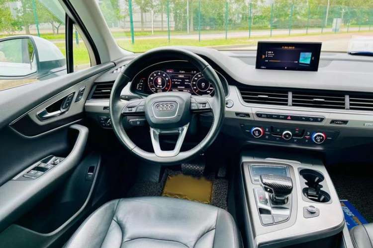 Used Audi Q7 2016 45 TFSI Technology Edition Interior 7