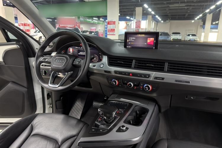 Used Audi Q7 2016 40 TFSI S line Sport Edition Interior 8