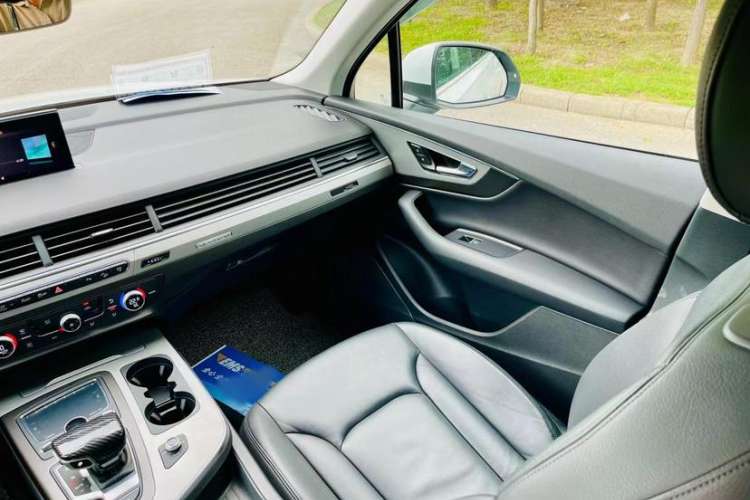 Used Audi Q7 2016 45 TFSI Technology Edition Interior 8