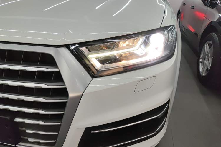 Used Audi Q7 2016 45 TFSI Technology Edition Left Front Headlight