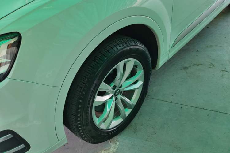 Used Audi Q7 2016 40 TFSI Comfort Model Left Front Wheel Hub
