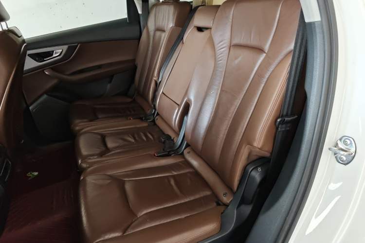 Used Audi Q7 2016 40 TFSI Comfort Model Left Rear Seat