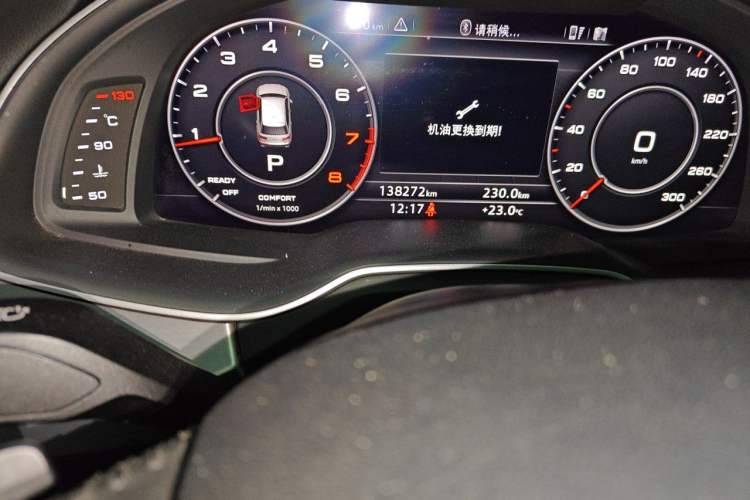 Used Audi Q7 2016 40 TFSI Comfort Model Odometer Close Up