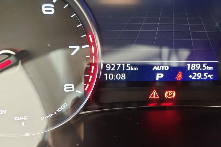 Used Audi Q7 2016 40 TFSI Comfort Model Odometer Close Up