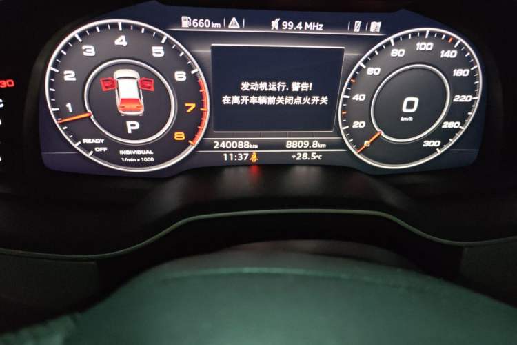 Used Audi Q7 2016 45 TFSI Technology Edition Odometer Close Up