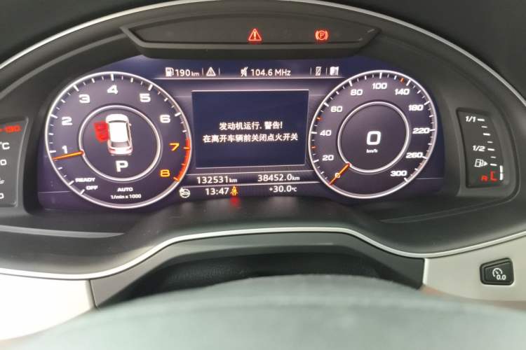 Used Audi Q7 2016 40 TFSI Comfort Model Odometer Close Up