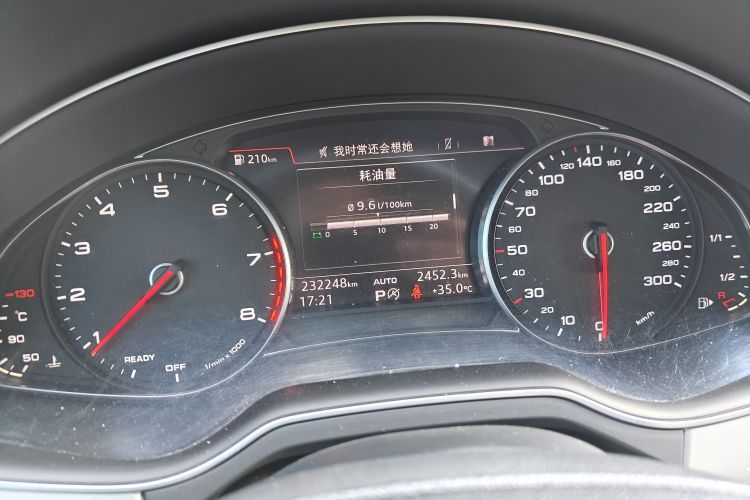 Used Audi Q7 2016 40 TFSI Comfort Model Odometer Close Up