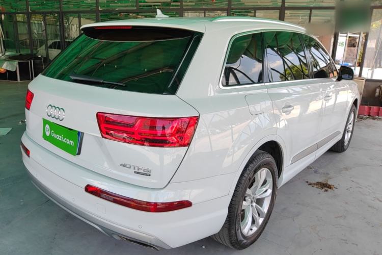 Used Audi Q7 2016 40 TFSI Comfort Model Rear Right 45 Deg