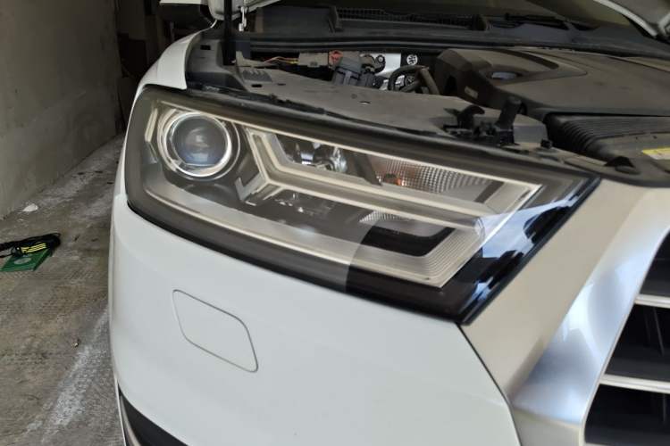 Used Audi Q7 2016 40 TFSI Comfort Model Right Front Headlight