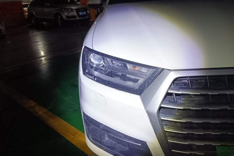 Used Audi Q7 2016 40 TFSI 7 seats Right Front Headlight