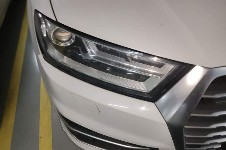 Used Audi Q7 2016 40 TFSI Comfort Model Right Front Headlight