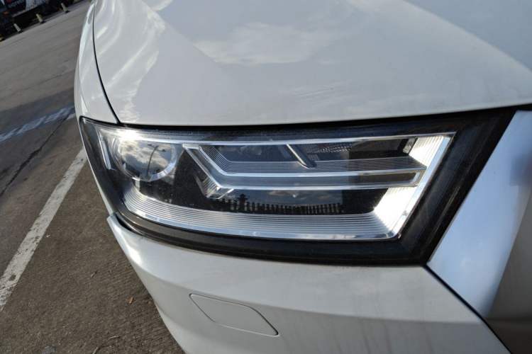 Used Audi Q7 2016 40 TFSI Comfort Model Right Front Headlight