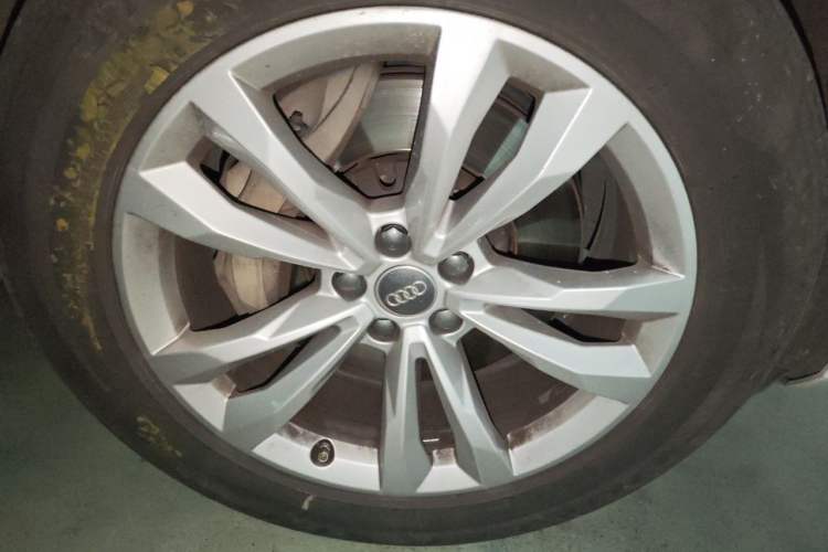 Used Audi Q7 2016 45 TFSI Technology Edition Right Front Wheel Hub