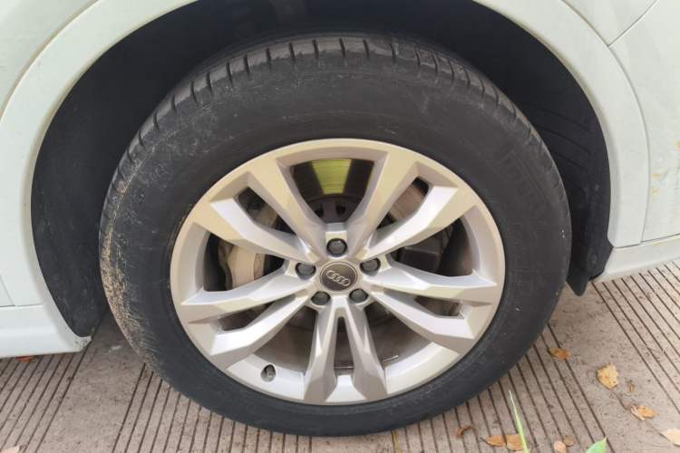 Used Audi Q7 2016 40 TFSI Comfort Model Right Front Wheel Hub