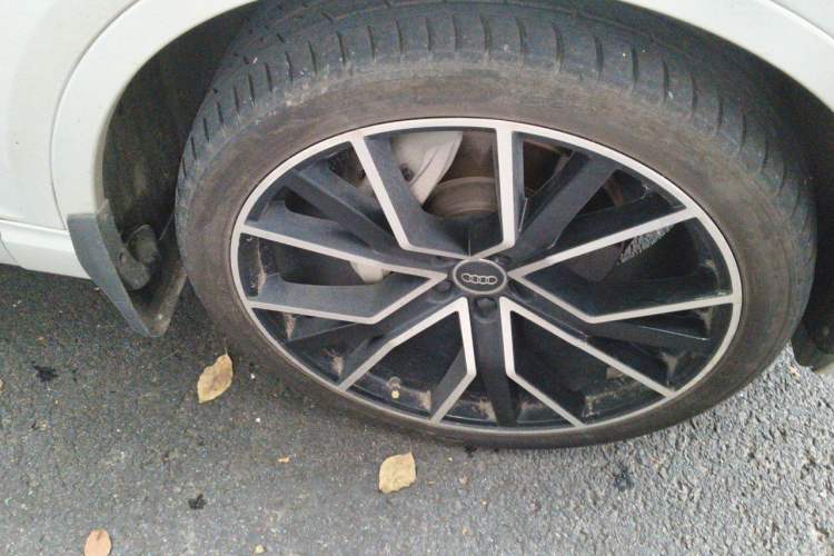 Used Audi Q7 2016 40 TFSI S line Sport Edition Right Front Wheel Hub