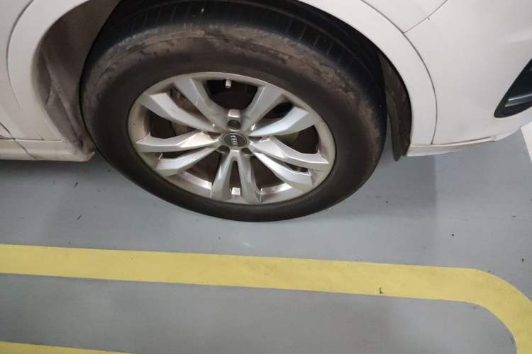 Used Audi Q7 2016 40 TFSI Comfort Model Right Front Wheel Hub