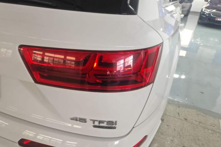 Used Audi Q7 2016 45 TFSI S line Sport Edition Right Rear Taillight